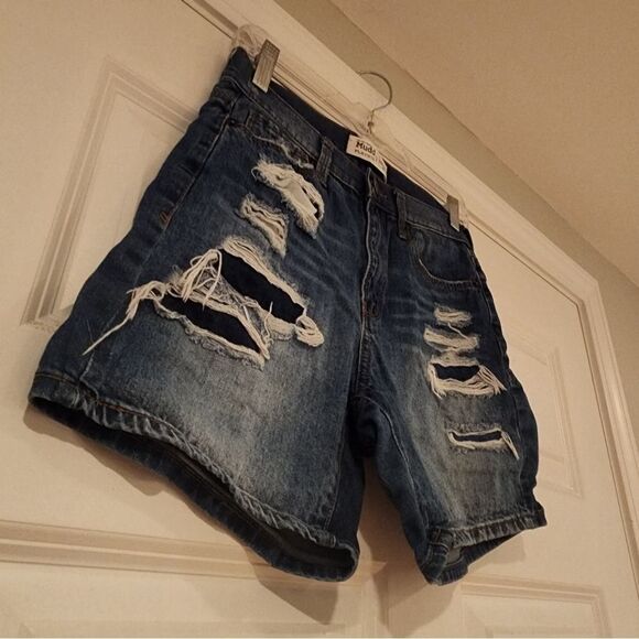 Mudd flexstretch high rise midi short Size 5 - Picture 3 of 4